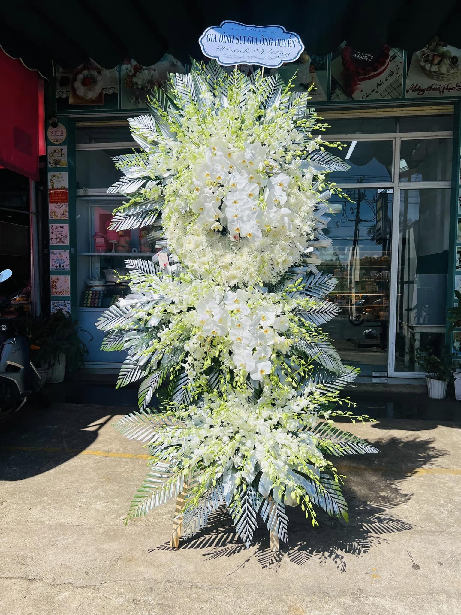 Kệ Hoa Chia Buồn - Hoa Tươi TN088