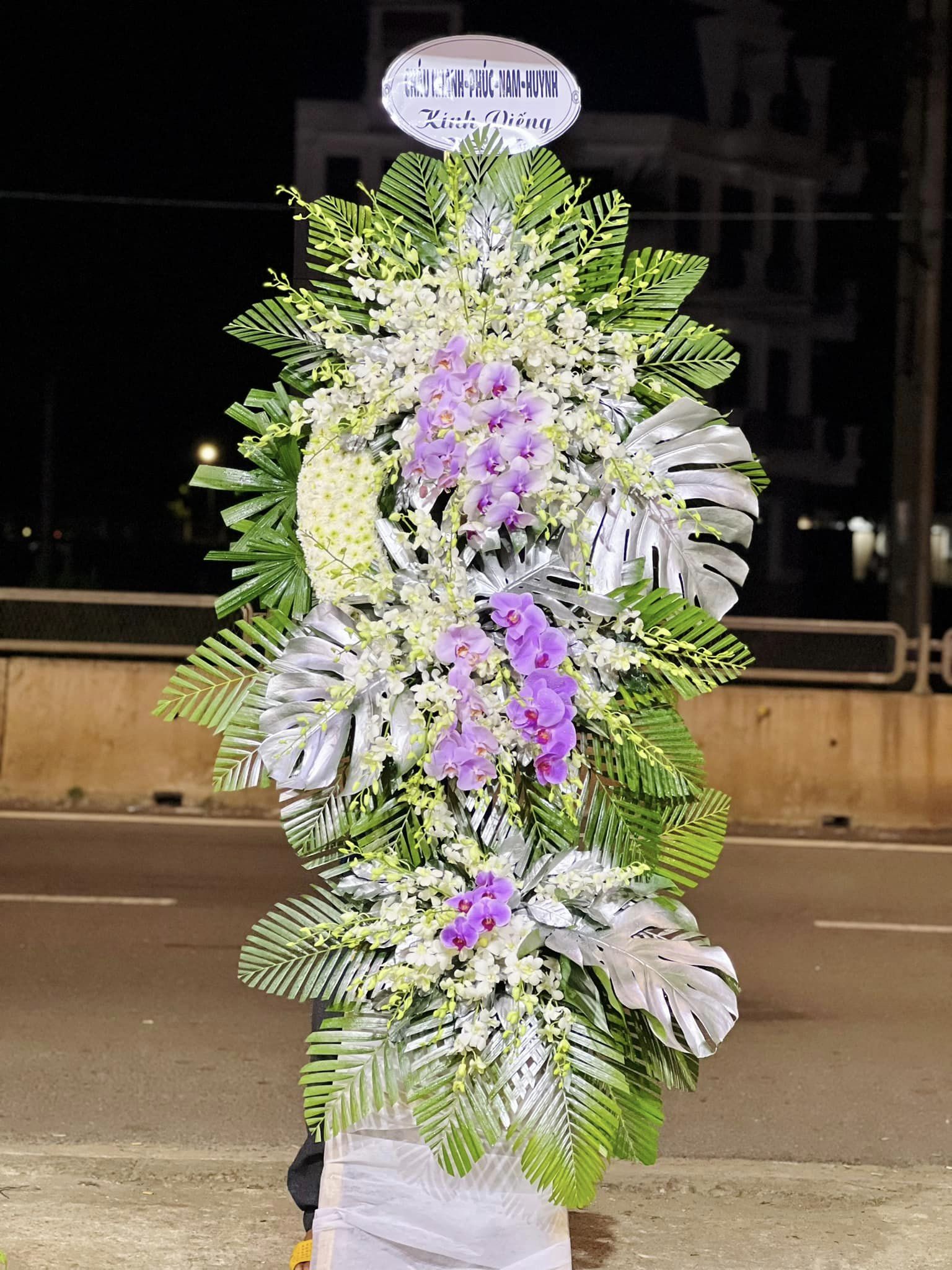 Kệ Hoa Chia Buồn - Hoa Tươi TN033