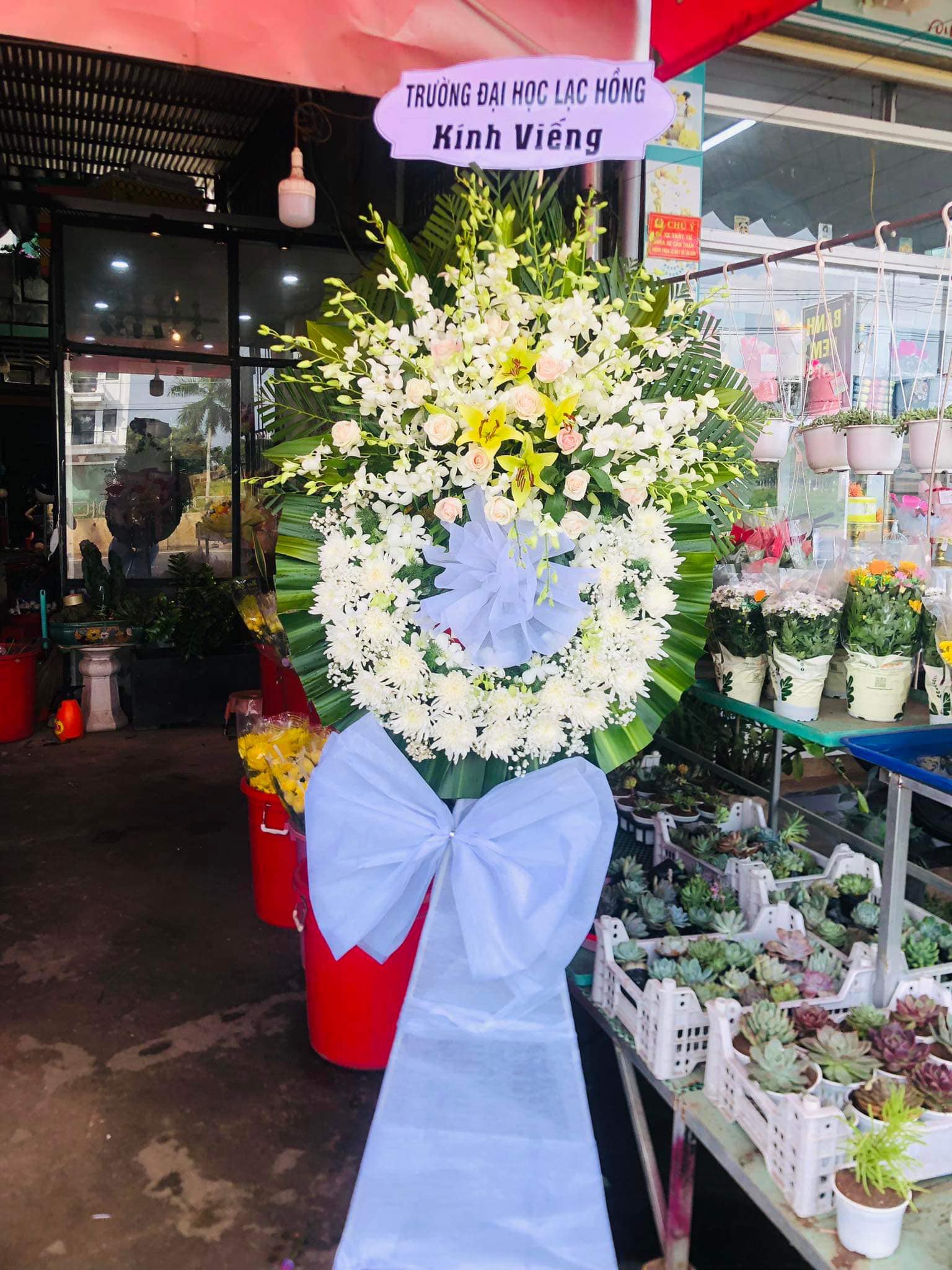 Kệ Hoa Chia Buồn - Hoa Tươi Đẹp TN000