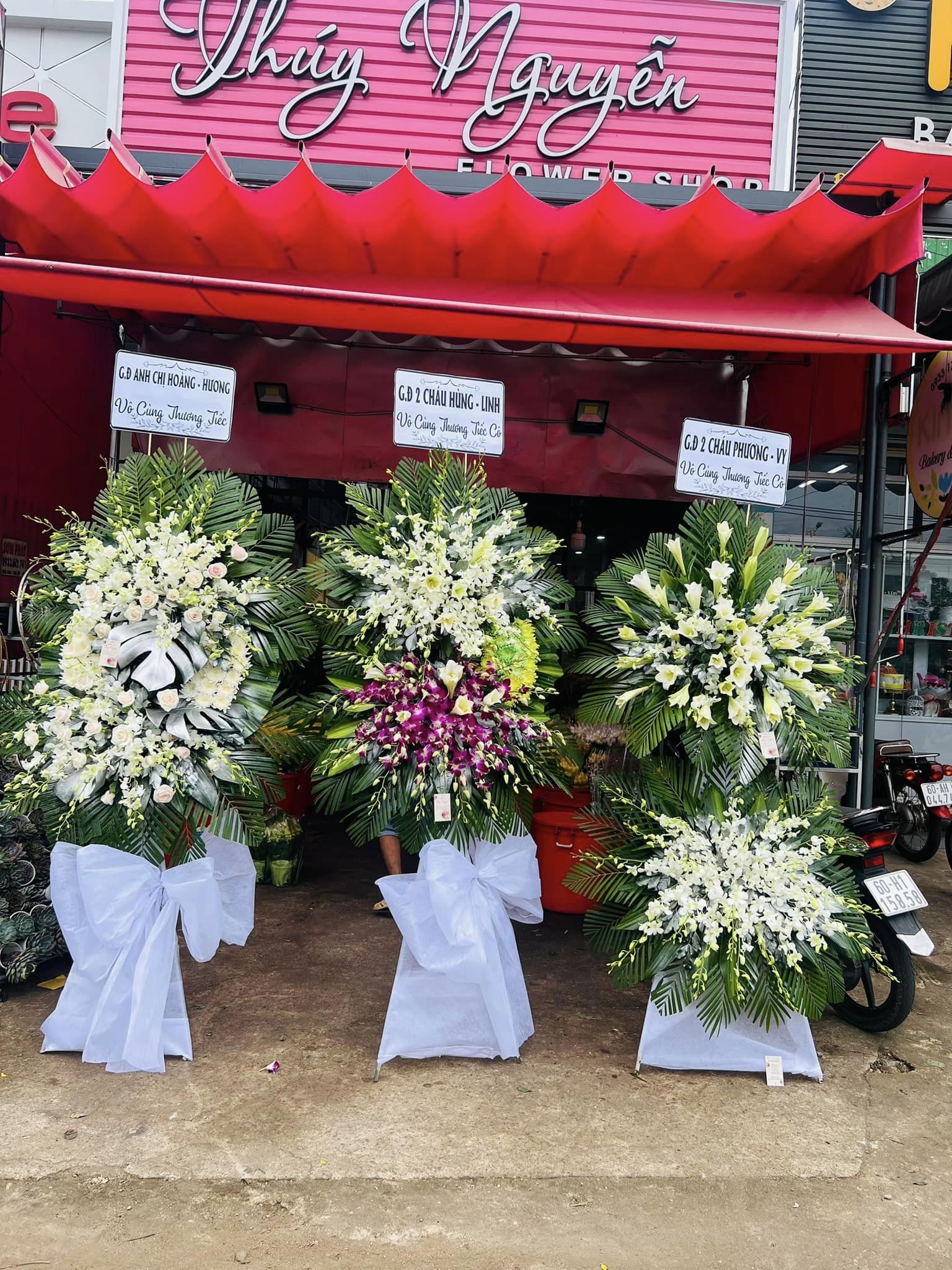 Kệ Hoa Chia Buồn - Hoa Tươi TN-S11