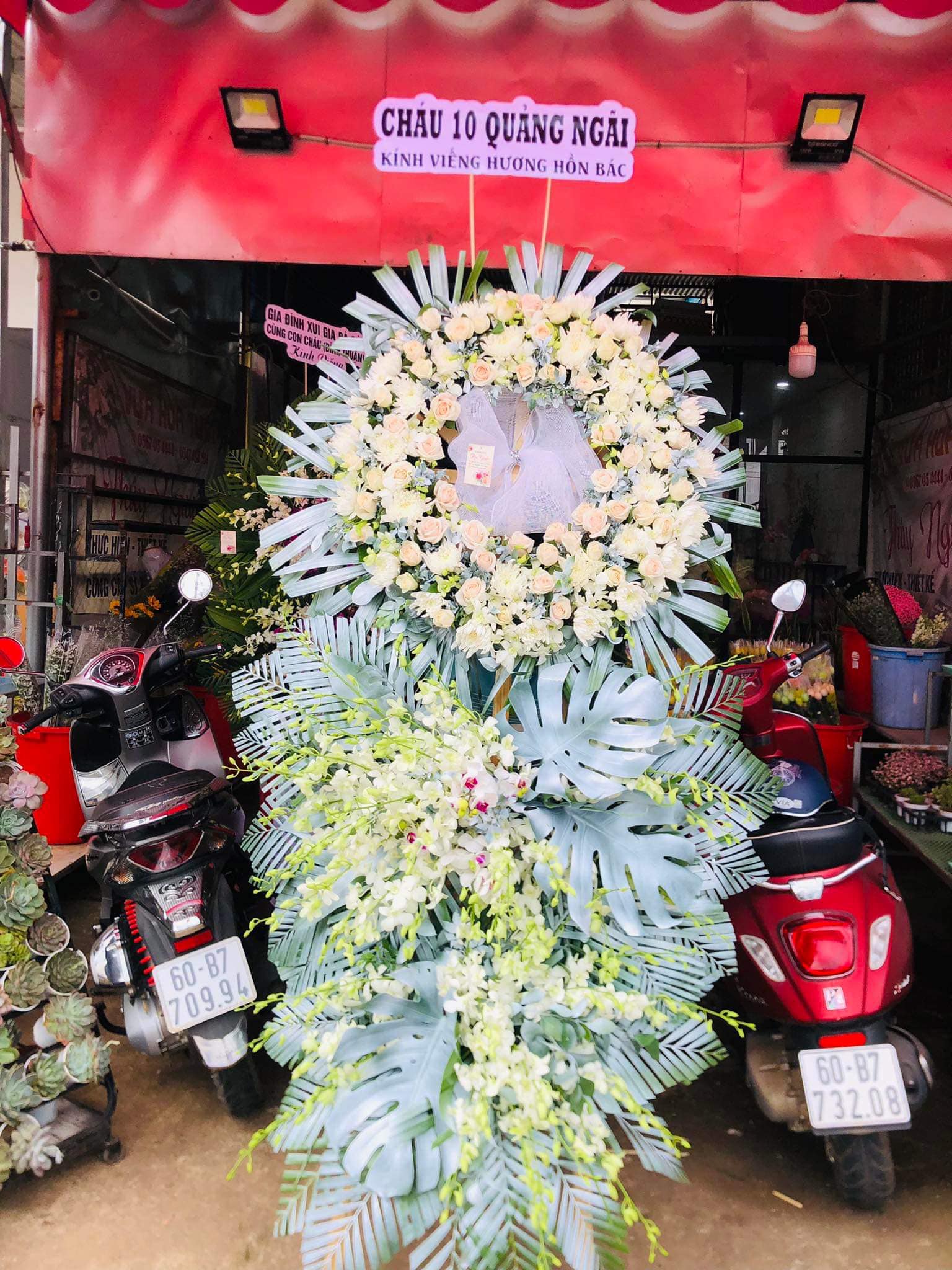 Kệ Hoa Chia Buồn - Hoa Tươi Đẹp TNS1