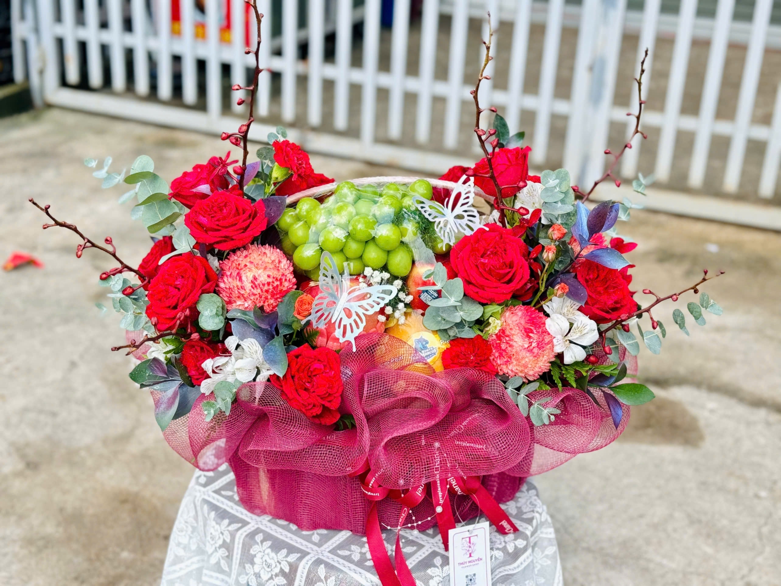 Giỏ Trái Cây & Hoa Tươi Chúc Mừng TN086